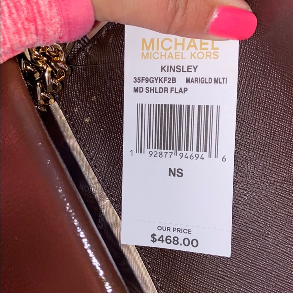 Michael Kors Kinsley Medium Shoulder Bag - Picture 4 of 6